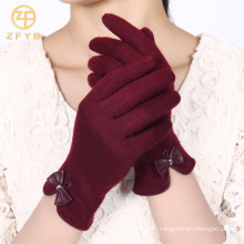 ZF5189 Neueste Stile rote Farbe Touchscreen weiche Wolle Handschuhe für Damen